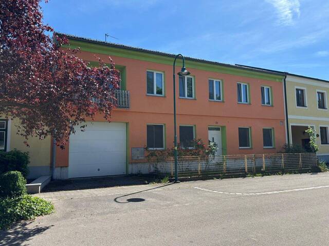 Immobilie in Wildendürnbach - Jetzt hat jeder sein eigenes Zimmer - großes, renoviertes Landhaus mit gemauertem Stadl - Bild 1