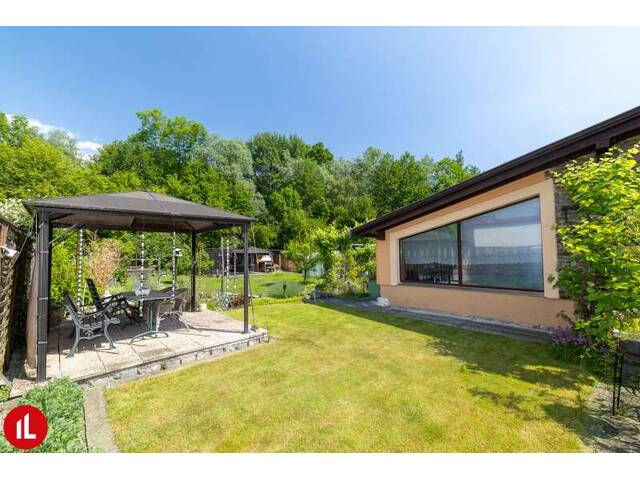 Immobilie in Gramatneusiedl - Bungalow mit traumhafter Grünoase, Werkstatt und Wellnessbereich - Wohnen, Entspannen und Genießen in bester Grünruhelage! - Bild 0