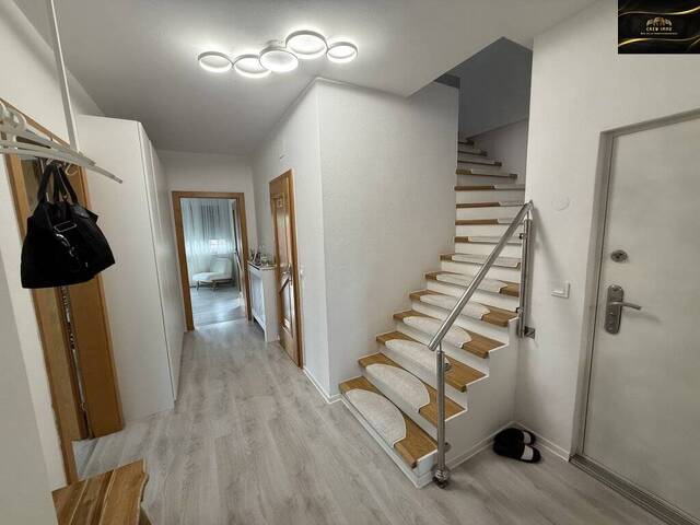 Immobilie in Neunkirchen - Zweigeschossige Maisonette-Dachgeschosswohnung in Neunkirchen - Bild 2