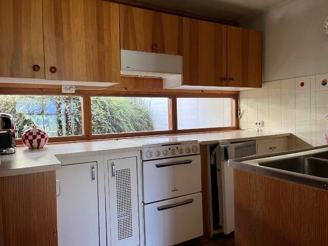 Immobilie in Bad Gastein - LOFTWOHNUNG mit GARAGE. Herrliche, unverbaubare Hanglage von Bad Gastein. Direkt oberhalb des Gasteiner Golfplatzes. Fantastische Aussicht, uneinsehbarer Balkon, exklusive Raumeinteilung über 2 Geschosse. 2. Wohnsitz. - Bild 2