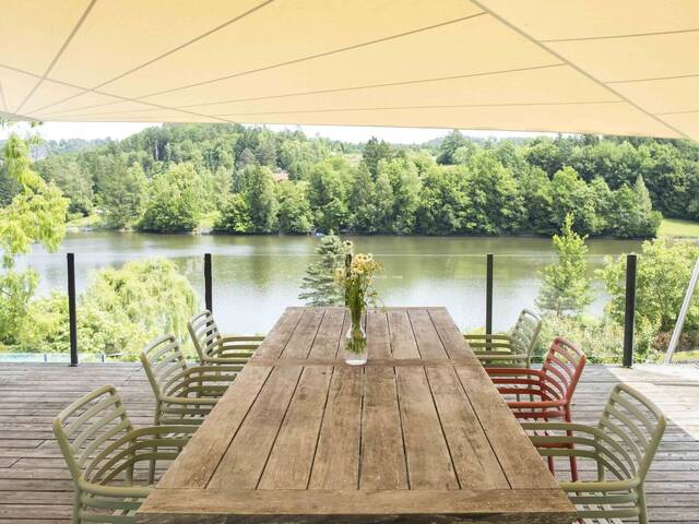 Immobilie in Krumau am Kamp - EXKLUSIVES DESIGNHAUS AM SEE mit PRIVATSTRAND und POOL - 80 min von Wien - Bild 0