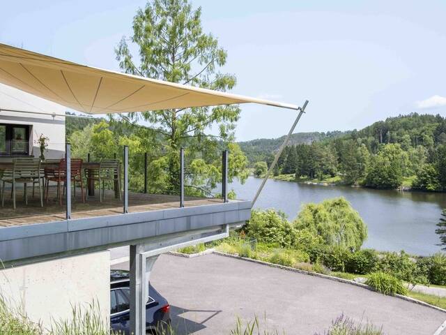 Immobilie in Krumau am Kamp - EXKLUSIVES DESIGNHAUS AM SEE mit PRIVATSTRAND und POOL - 80 min von Wien - Bild 1