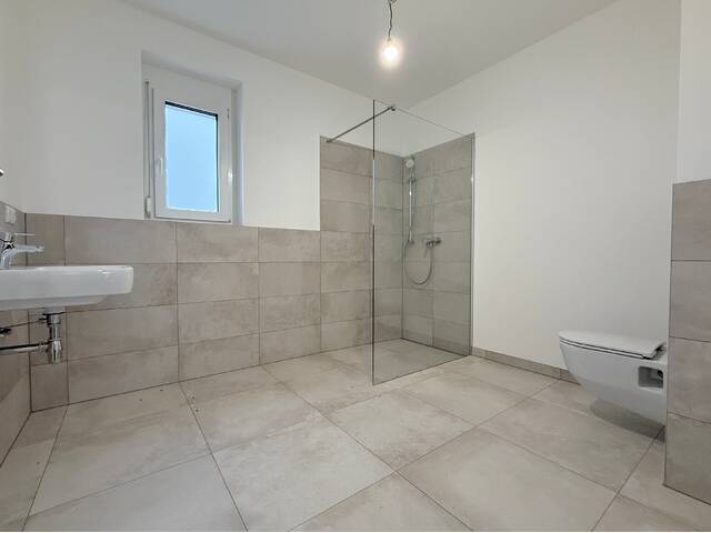 Immobilie in Altenburg - Erstbezug I ca. 171m² Außenfläche I moderne Tischlerküche I Mietkaufoption I - Bild 3