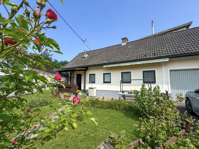 Immobilie in Bad Mühllacken - Zwei Häuser - drei Einheiten auf einem traumhaften, ebenen Grundstück mitten in Bad Mühllacken - Bild 2