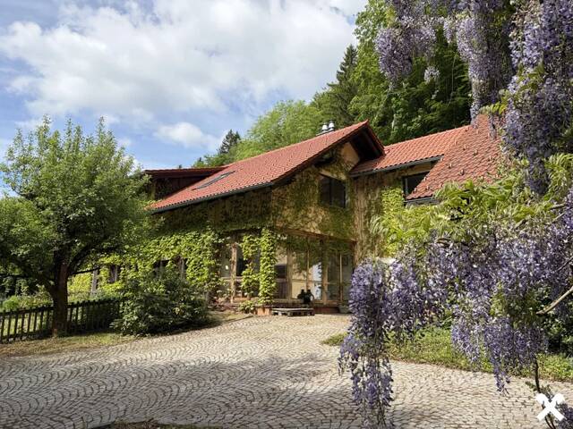 Immobilie in Klaffer am Hochficht - Außergewöhnliches Landhaus mitten im Böhmerwald mit 2,4ha Grund - Bild 0