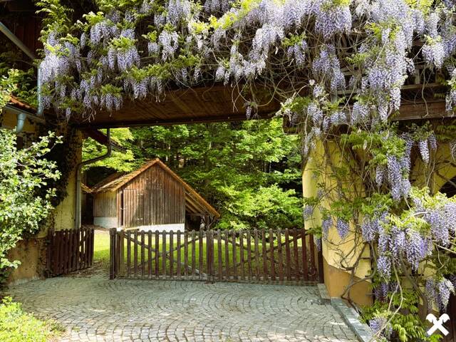 Immobilie in Klaffer am Hochficht - Außergewöhnliches Landhaus mitten im Böhmerwald mit 2,4ha Grund - Bild 2