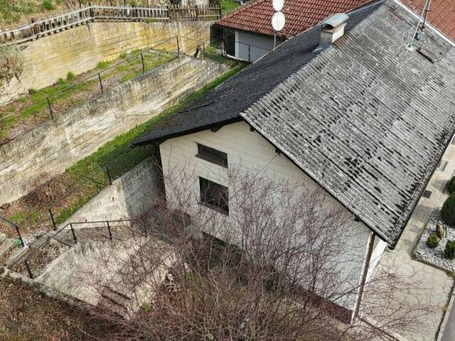 Immobilie in St. Georgen an der Gusen - Sanierungsbedürftige Wohneinheit mit Garten, Garage & viel Potenzial - Bild 2