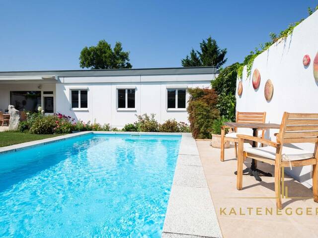 Immobilie in Maria Enzersdorf - Großzügiger Bungalow mit Pool, hochwertig ausgebautem Untergeschoß und bemerkenswerter Energieeffizienz in der Südstadt - Bild 0