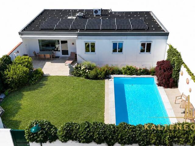 Immobilie in Maria Enzersdorf - Großzügiger Bungalow mit Pool, hochwertig ausgebautem Untergeschoß und bemerkenswerter Energieeffizienz in der Südstadt - Bild 1
