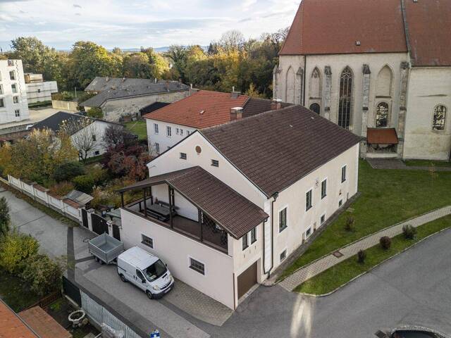 Immobilie in Ebenfurth - ** Historisches Johanniterhaus am Heldenplatz – mit Innenhof und Gartenbereich ** - Bild 1
