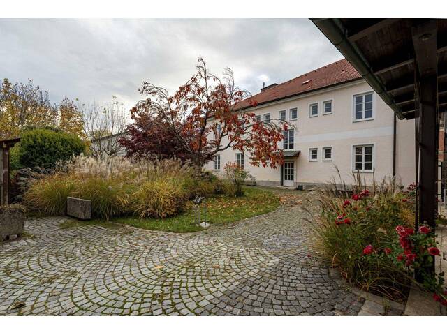 Immobilie in Ebenfurth - ** Historisches Johanniterhaus am Heldenplatz – mit Innenhof und Gartenbereich ** - Bild 3