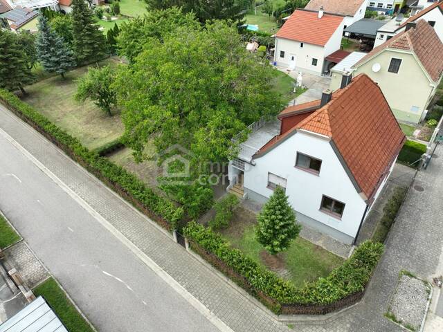 Immobilie in Trautmannsdorf an der Leitha - Renovierungsbedürftiges Haus mit Grünblick in Trautmannsdorf/Leitha zu verkaufen! - Bild 0