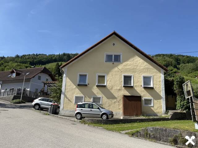 Immobilie in Waldkirchen am Wesen - Sanierungsbedürftiges, kleines Haus mit großer Geschichte in Wesenufer - Bild 0