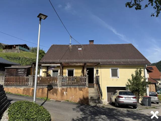 Immobilie in Waldkirchen am Wesen - Sanierungsbedürftiges, kleines Haus mit großer Geschichte in Wesenufer - Bild 1