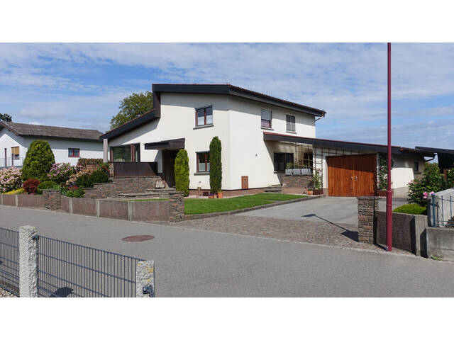 Immobilie in Höchst - großes Wohnhaus mit 720 m² Grund am Ortsrand in ruhiger und sehr schöner Lage - Bild 2