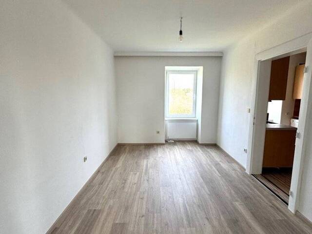 Immobilie in Bernhardsthal - Attraktive Anlegerwohnung in Bernhardsthal – befristet vermietet mit autarker Versorgung auf 1790 m² Grundstück – Eigene Wasserquelle und Kläranlage - Bild 1