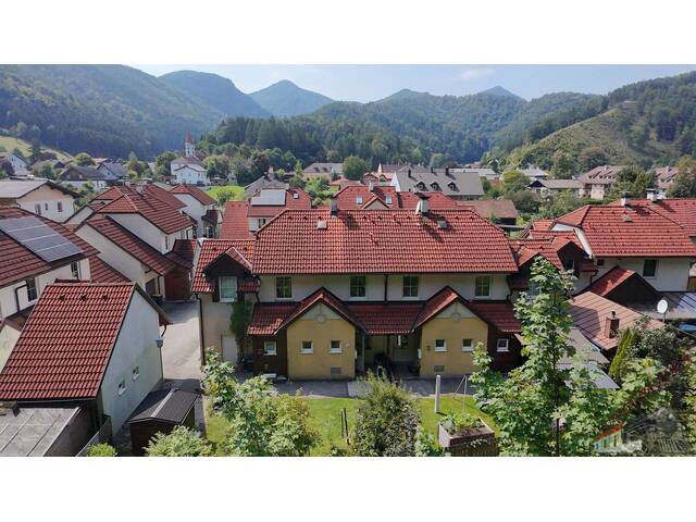 Immobilie in Hohenberg - Wohnen wie im Urlaub - Wunderschöne Doppelhaushälfte mit gepflegten Garten in Hohenberg - Bild 2