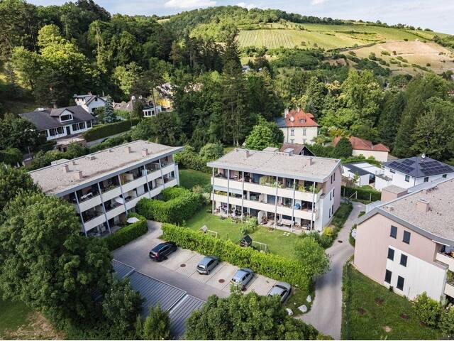 Immobilie in Weidling - Exklusive 3-Zimmer-Wohnung mit großzügigem Balkon und 2 Carport-Stellplätzen - Bild 2
