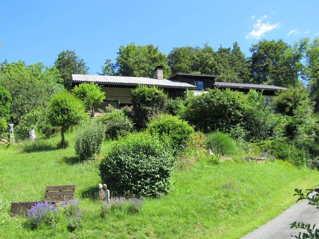 Immobilie in Eichberg - * SÜDSTEIERMARK: EINZIGARTIGE ALLEINLAGE - RUHELAGE MIT HERRLICHEM FERNBLICK: LANDWIRTSCHAFT MIT EINEM EINFAMILIENHAUS UND WIRTSCHAFTSGEBÄUDE * - Bild 0