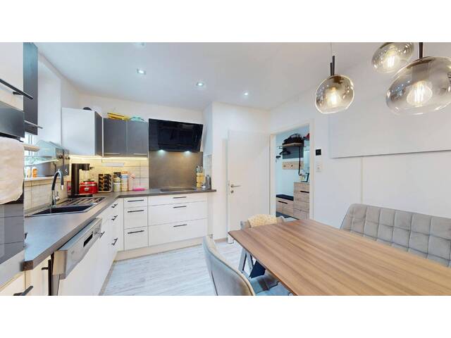 Immobilie in Saalfelden am Steinernen Meer - Wohnglück mit Ofenwärme & Sonnenbalkon - Modernisierte 3-Zimmer-Balkonwohnung in Saalfelden - Bild 2
