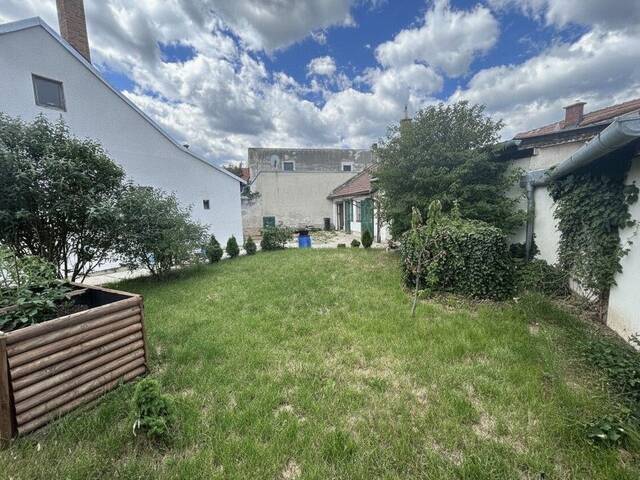 Immobilie in Neunkirchen - Teilsaniertes Jahrhundertwendehaus mit viel Potenzial im Herzen von Neunkirchen - Bild 1
