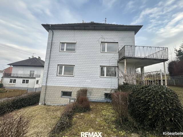 Immobilie in Braunau am Inn - Sanierungsbedürftiges Wohnhaus in begehrter Stadtrandlage von Braunau am Inn - Bild 0