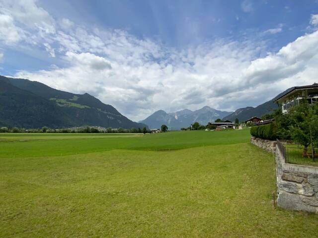 Immobilie in Hart im Zillertal - Hochwertiges Einfamilienhaus mit Sonnen-Aussichtslage-vorderes Zillertal - Bild 1