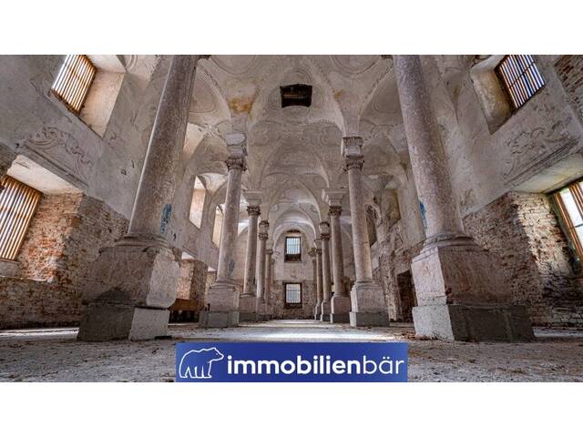 Immobilie in Aurolzmünster - Kauf linker Flügel und Marstall - ein Teil des Innviertler Schloss Versailles mit Entwicklungspotential - Bild 1