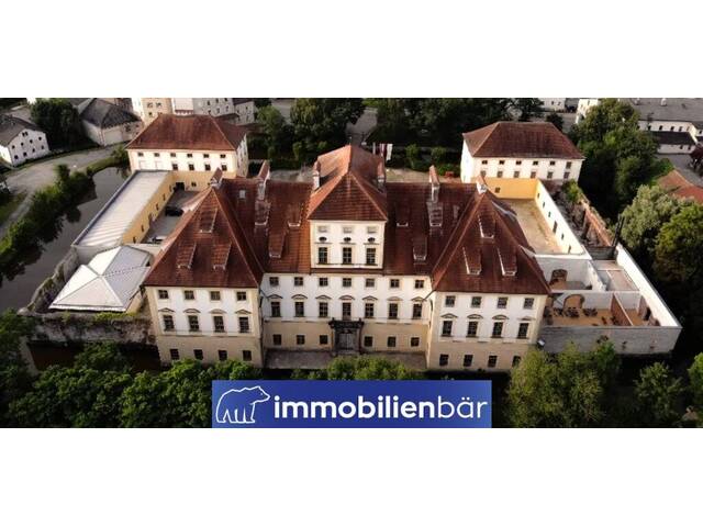 Immobilie in Aurolzmünster - Kauf linker Flügel und Marstall - ein Teil des Innviertler Schloss Versailles mit Entwicklungspotential - Bild 3