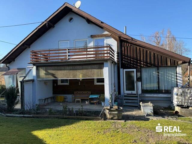 Immobilie in Mehrnbach - Wohnhaus mit viel Potenzial und großem Baugrundstück in Stadtnähe von Ried im Innkreis - Bild 0