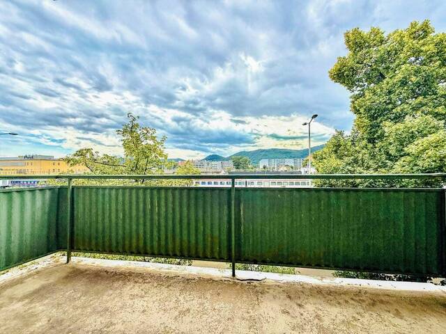Immobilie in Graz - BALKON I ZENTRALE LAGE I MODERNER GRUNDRISS I BADEWANNE I SEHR HELL I 2. OG MIT LIFT I KFZ-CARPORT I SANIERUNGSPOTENTIAL I 3 ZIMMER I PROJEKT WOHNEN I - Bild 0