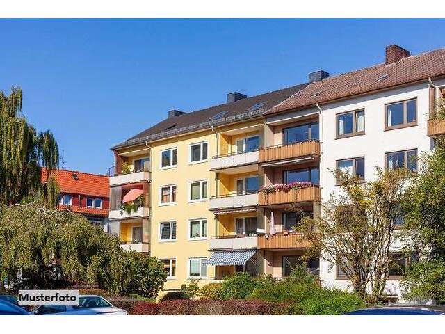 Immobilie in Marchtrenk - Attraktives Sanierungsobjekt mit 3 Wohnungen und Garage - Bild 0