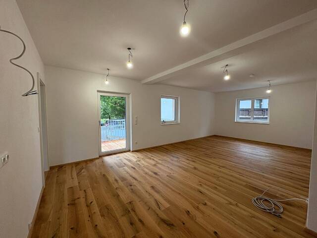 Immobilie in St. Georgen im Attergau - Bezugsfertige 3-Zimmer-Neubauwohnung mit Balkon & Parkplatz – letzte Einheit im Obergeschoss - Bild 3