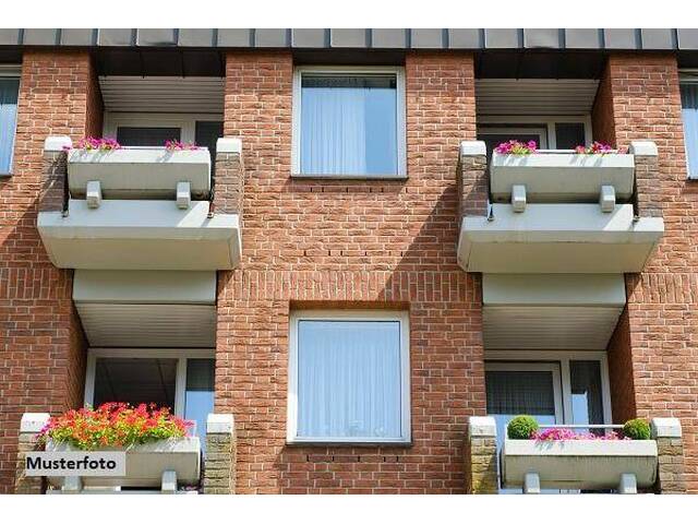 Immobilie in Gloggnitz - Gemischt genutzte Liegenschaft mit Geschäftslokal, mehreren Wohnungen und zusätzlichem Wohnhaus - Bild 0