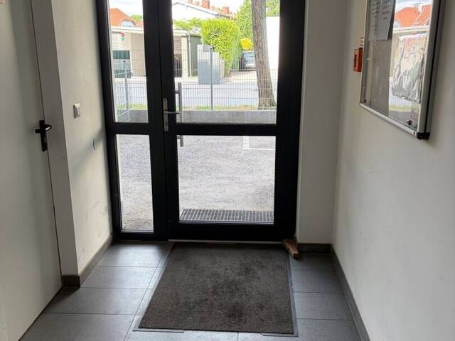 Immobilie in Bad Vöslau - Neuwertige 3-Zi-Wohnung in Bad Vöslau mit 2 Balkonen, Terrasse & 2 Garagen! - Bild 1