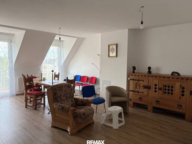 Immobilie in Bad Vöslau - Neuwertige 3-Zi-Wohnung in Bad Vöslau mit 2 Balkonen, Terrasse & 2 Garagen! - Bild 2