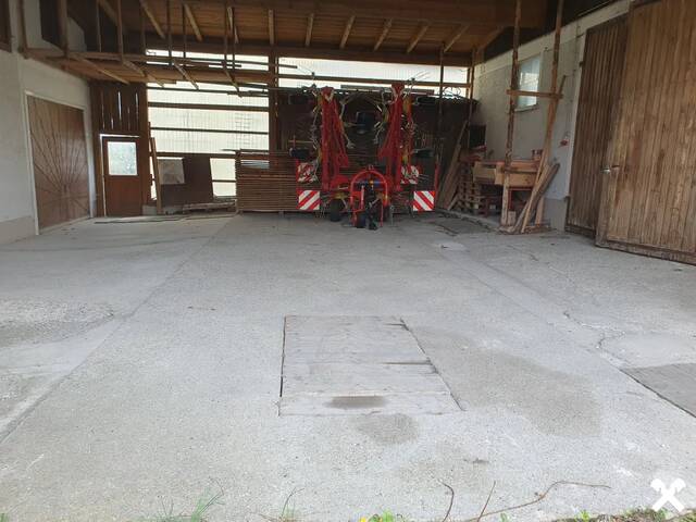 Immobilie in Haigermoos - 2,8 ha Grünland + Wohnhaus + umgebautem Stall + vielfältigem Gebäudebestand - Bild 3