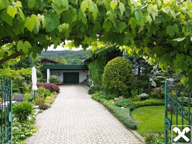 Immobilie in Bleiburg - Wohlfühlen garantiert! Attraktives Wohnhaus mit Garage, Pool und wunderschöner Gartenanlage - Bild 3