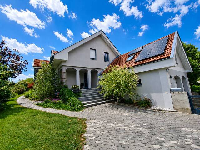 Immobilie in Marz - Wohnen wie im privaten Resort - Exklusives Landhaus mit 150 m² Naturschwimmteich und Gartenoase - Bild 1