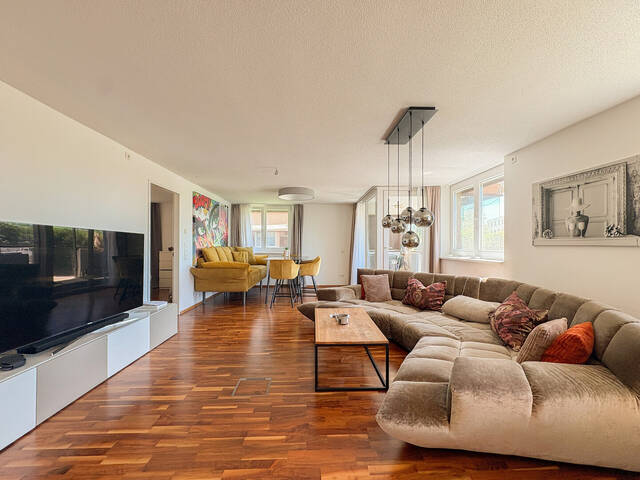 Immobilie in Lochau - Charmante 4-Zimmer-Wohnung mit Loggia, Terrasse, Garten und Tiefgaragenstellpatz in Lochau am Bodensee - Bild 2
