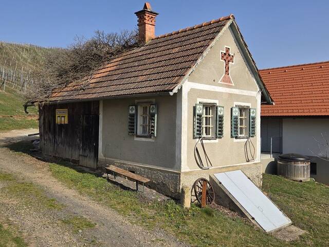 Immobilie in Klöchberg - Modernes und Neuwertiges Wohnhaus mit Eck- Terrasse und Vollkeller samt weiterem Uralt- Kellerstöckl mit Zu und Umbaugenehmigung - Bild 1