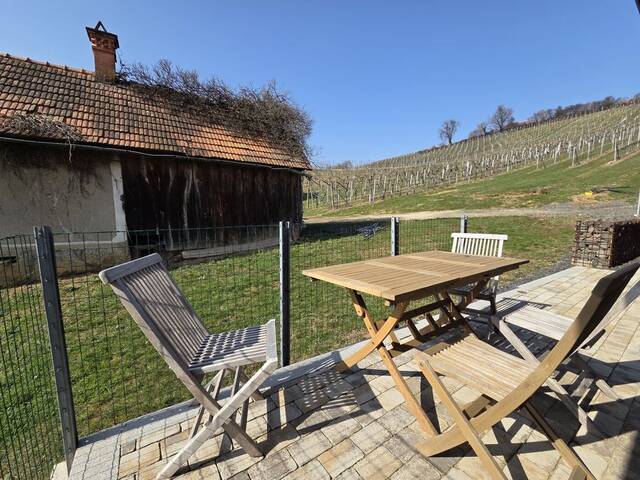 Immobilie in Klöchberg - Modernes und Neuwertiges Wohnhaus mit Eck- Terrasse und Vollkeller samt weiterem Uralt- Kellerstöckl mit Zu und Umbaugenehmigung - Bild 2