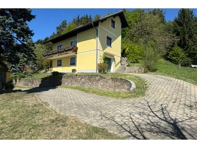 Immobilie in Weinberg - Einfamilienhaus in Hanglage mit Panoramablick & großem Grundstück - Bild 3