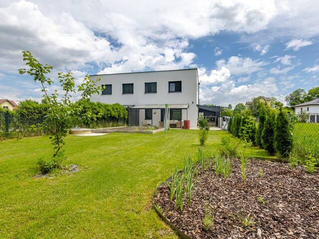 Immobilie in Pfaffstätt - Exklusives Traumhaus mit Smart-Home-Technologie, großem Garten und hochwertiger Ausstattung - Bild 1