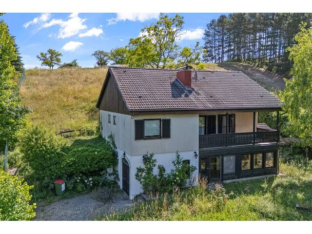 Immobilie in Kronberg - 2.540 m² + 6-Zimmer-Haus + Weinkeller in Kronberg mit Aussicht - Bild 0