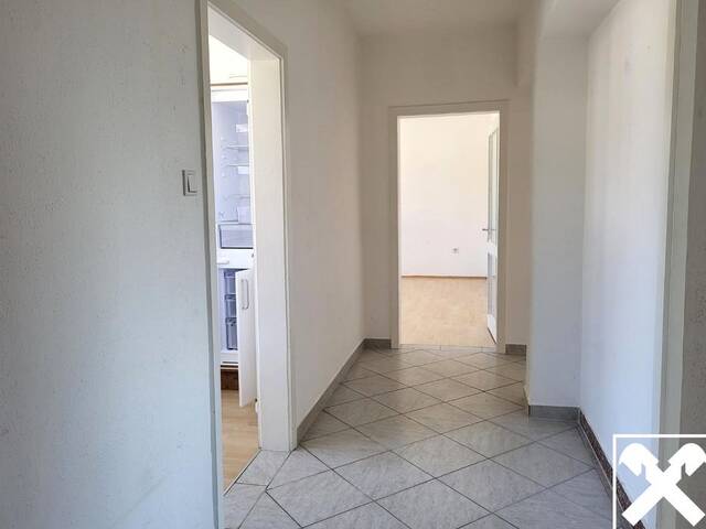 Immobilie in Wendling - Ehemaliges Bankgebäude mit separater Wohnung im Obergeschoss - Bild 2