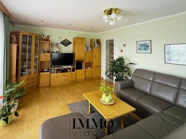 Immobilie in Kaindorf - Stilvolles Landanwesen mit ca. 22.000 m² Grund, Wald, Wiesen und Ackerflächen - Bild 2