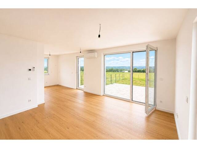 Immobilie in Großpetersdorf - SONNENUNTERGÄNGE INKLUSIVE - EXKLUSIVER DESIGN-BUNGALOW MIT 5 ZIMMERN, PHOTOVOLTAIK & 750 M² GRUND! - Bild 4