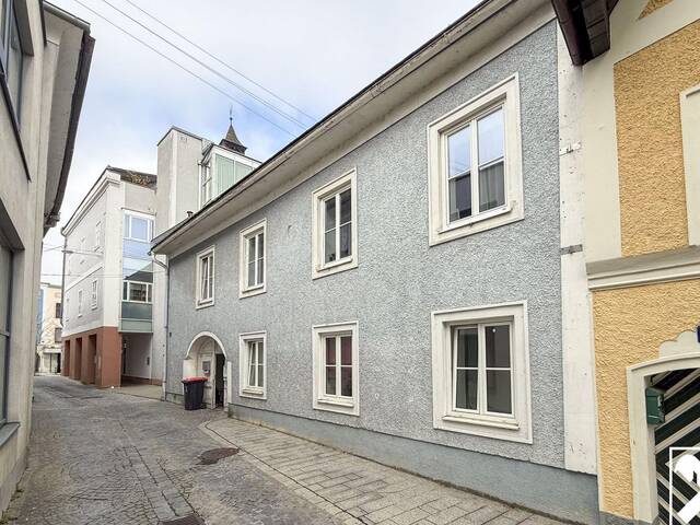 Immobilie in Vöcklabruck - Stadthaus im Zentrum mit Entwicklungspotenzial & Bestandserträgen - Bild 0