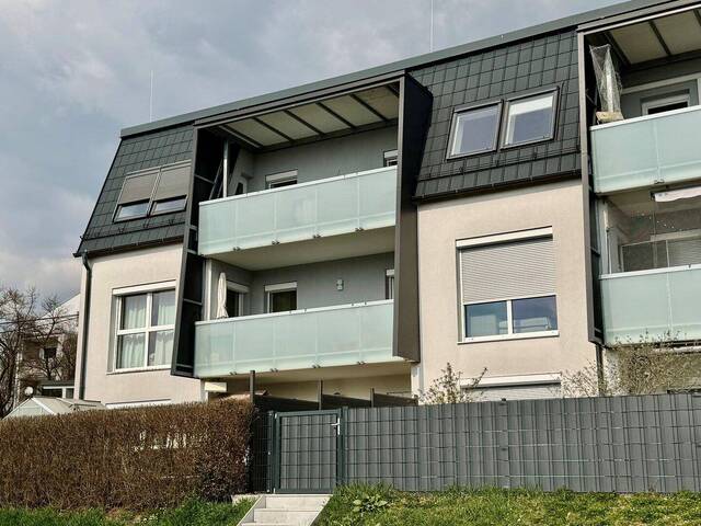Immobilie in Katsdorf - GEPFLEGTE DACHGESCHOSSWOHNUNG II HOCHWERTIGE AUSSTATTUNG II EINZELGARAGE + FREISTELLPLATZ II ZENTRUM KATSDORF - Bild 0